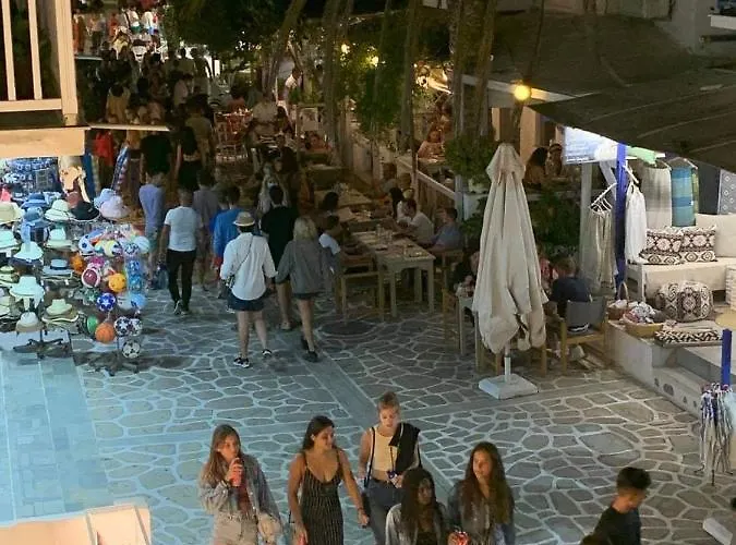 Omma, Main Street Antiparos