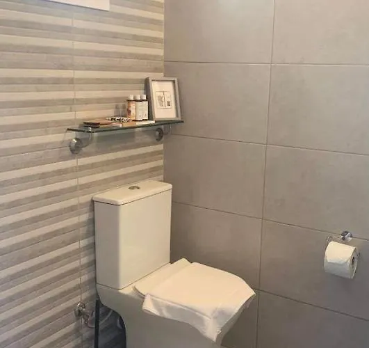 Omma, Main Street Antiparos